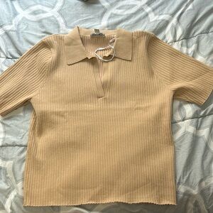 Calvin Klein jeans beige crop tee size xl.